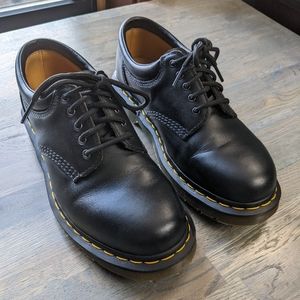 Dr. Martens Unisex Casual Shoe, Black Leather   Size 7 Men's / 8 Women's